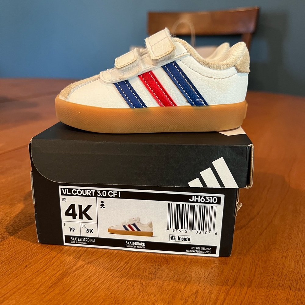 Adidas Sneakers 4K